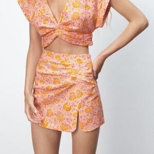Zara brand Linen Floral mini skirt, Size Medium